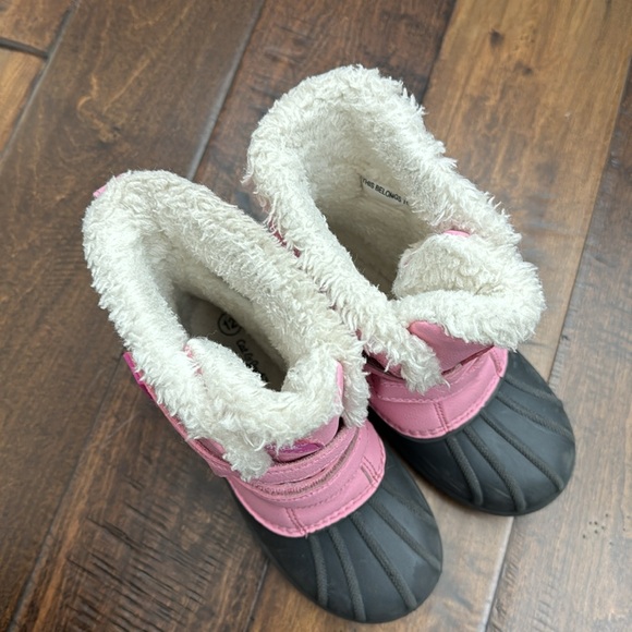 Girls cat & jack size 12 furry snow boots pink - Picture 2 of 6